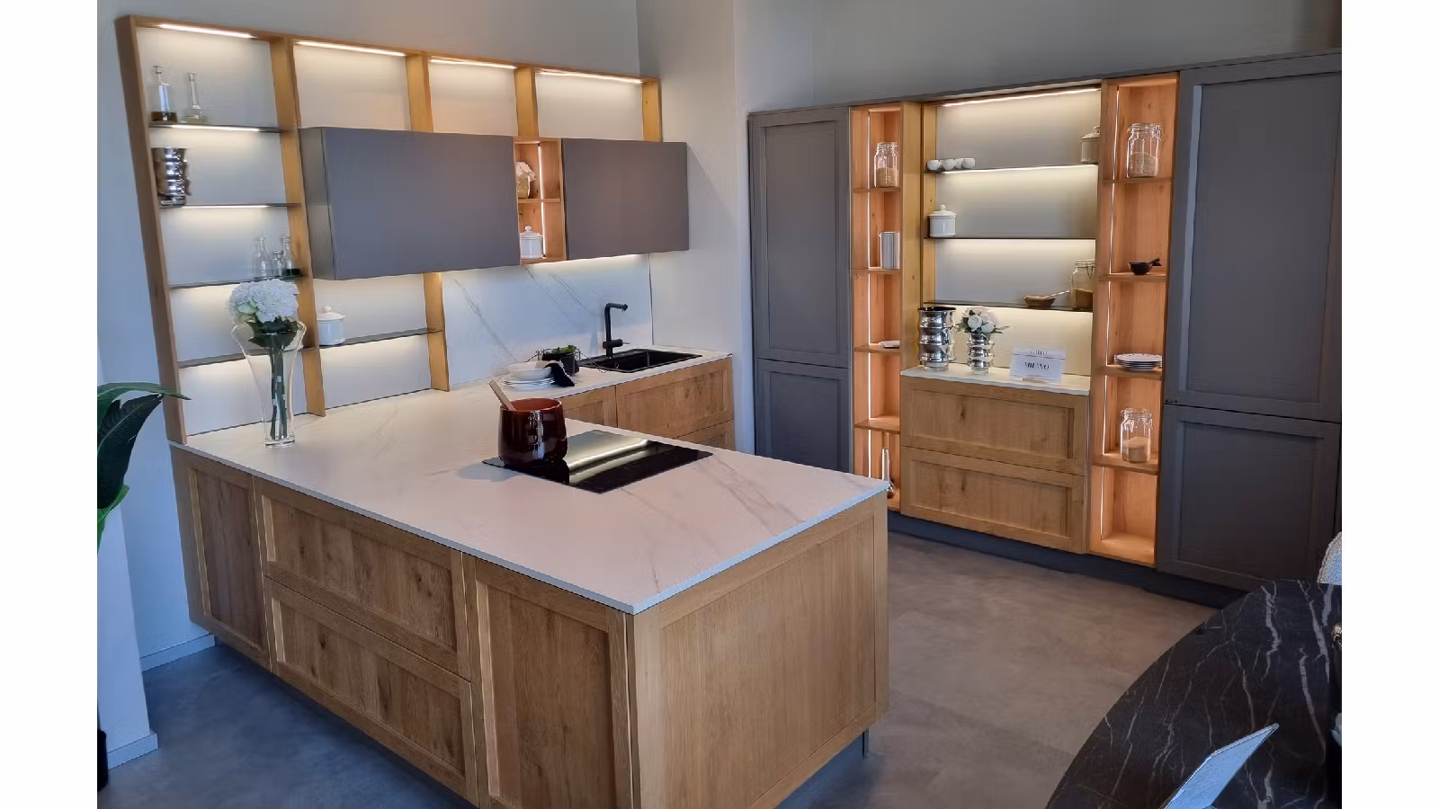 Bucatarie Milano Rovere + Blat Materia Calacatta + Electrocasnice - expusa