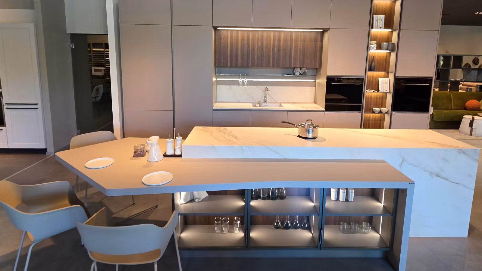 Bucatarie Ri-Flex + Blat Materia Calacatta + Led + Insula + Electrocasnice - expusa