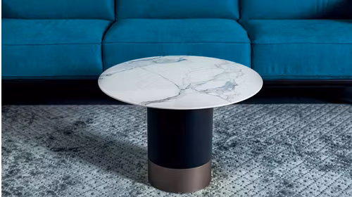 Masuta de cafea Cilindro Low Ceramic Glossy Statuario, Black/Titanium 60 cm, produs expus, cu baza contrastanta.