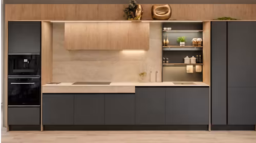 Bucatarie Start Time J Denim Scuro Dark+ cu blat ceramic Stone Gold si electrocasnice incluse.