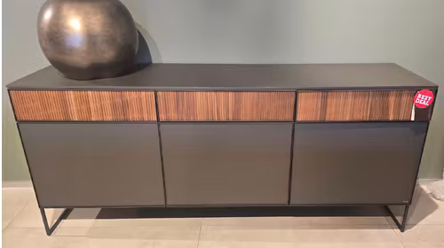 Bufet Vinci Antracite Noce Canette, cu 3 usi, 3 sertare si detalii decorative elegante.