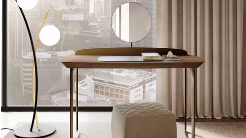 Masa de toaleta Icon Walnut Canaletto/Bronze, produs expus, cu design elegant si finisaje rafinate.
