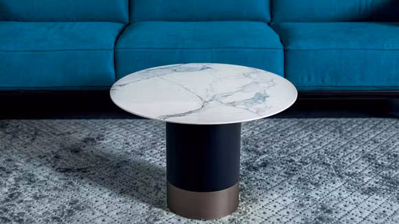 Masuta de cafea Cilindro Low Ceramic Glossy Statuario, Black/Titanium 60 cm, produs expus, cu baza contrastanta.