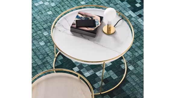 Masuta de cafea Atollo Polished Brass/White Marble 62.5 cm, cu structura metalica eleganta si blat White Marble.
