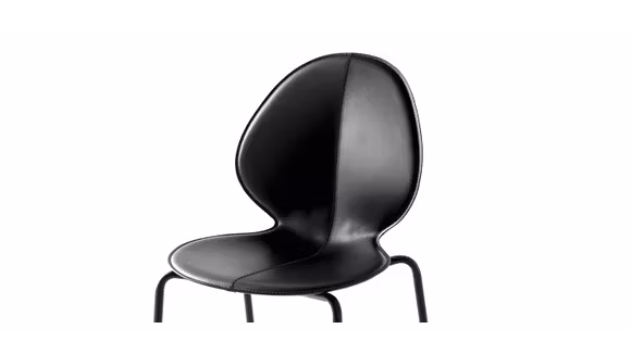 Scaun piele Basil cu sezut inspirat de forma unei frunze de busuioc, piele regenerata si cadru metalic modern.