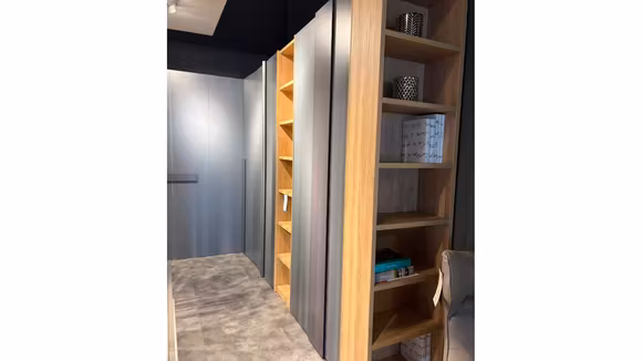 Dressing Uno Piombo Opaco + Rovere Nodato + Maner London Opaco, produs expus, cu design modern.
