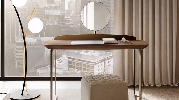 Masa de toaleta Icon Walnut Canaletto/Bronze, produs expus, cu design elegant si finisaje rafinate.