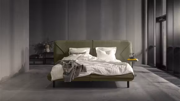 Pat Arrondi tapitat textil Benson Green 180x200, pat matrimonial modern cu tablie rotunjita.